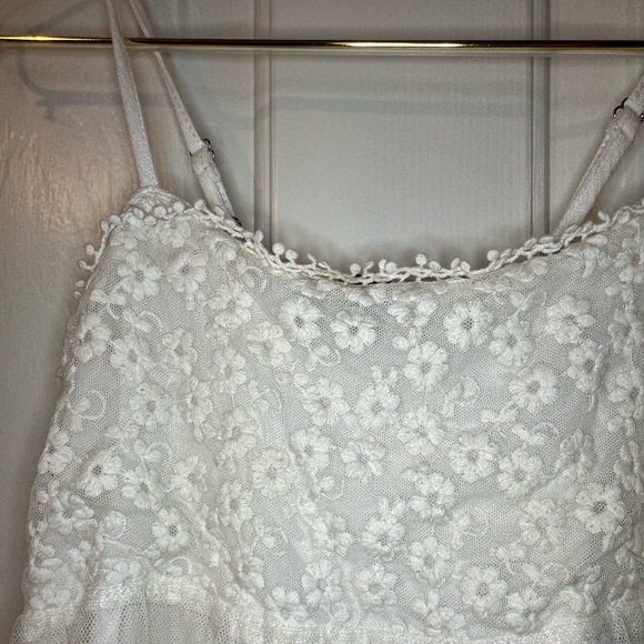 POL White and Green Ombre Tiered Lace Top - Picture 3 of 5